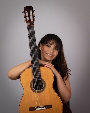 Classical Guitar Lessons in Los Angeles with Stevielyn Munoz